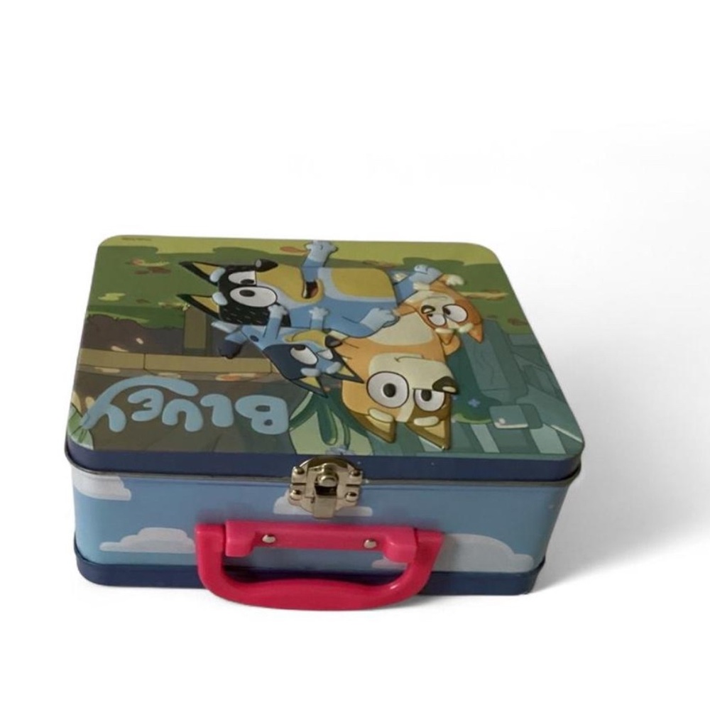 Bluey Metal Lunch Box with Red Handle and Puzzle inside - Picture 3 of 6